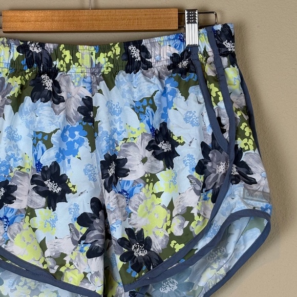Calvin Klein Gray/Blue/Green Floral Running Shorts with Side Open Pockets/Lining - Picture 3 of 11